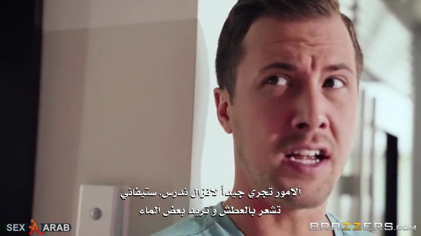 الام تعلم ابنها فتح حمالة صدرها - سكس مترجم